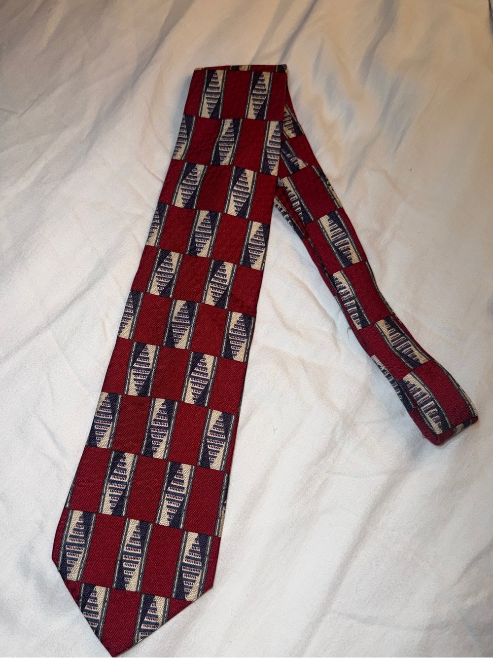JOS A BANK PREMIER
COLLECTION RED Navy Vtg Silk Tie Hand Sewn